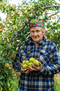 Portrait of woman holding apples