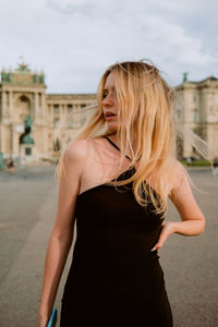 Girl and hofburg in vienna 