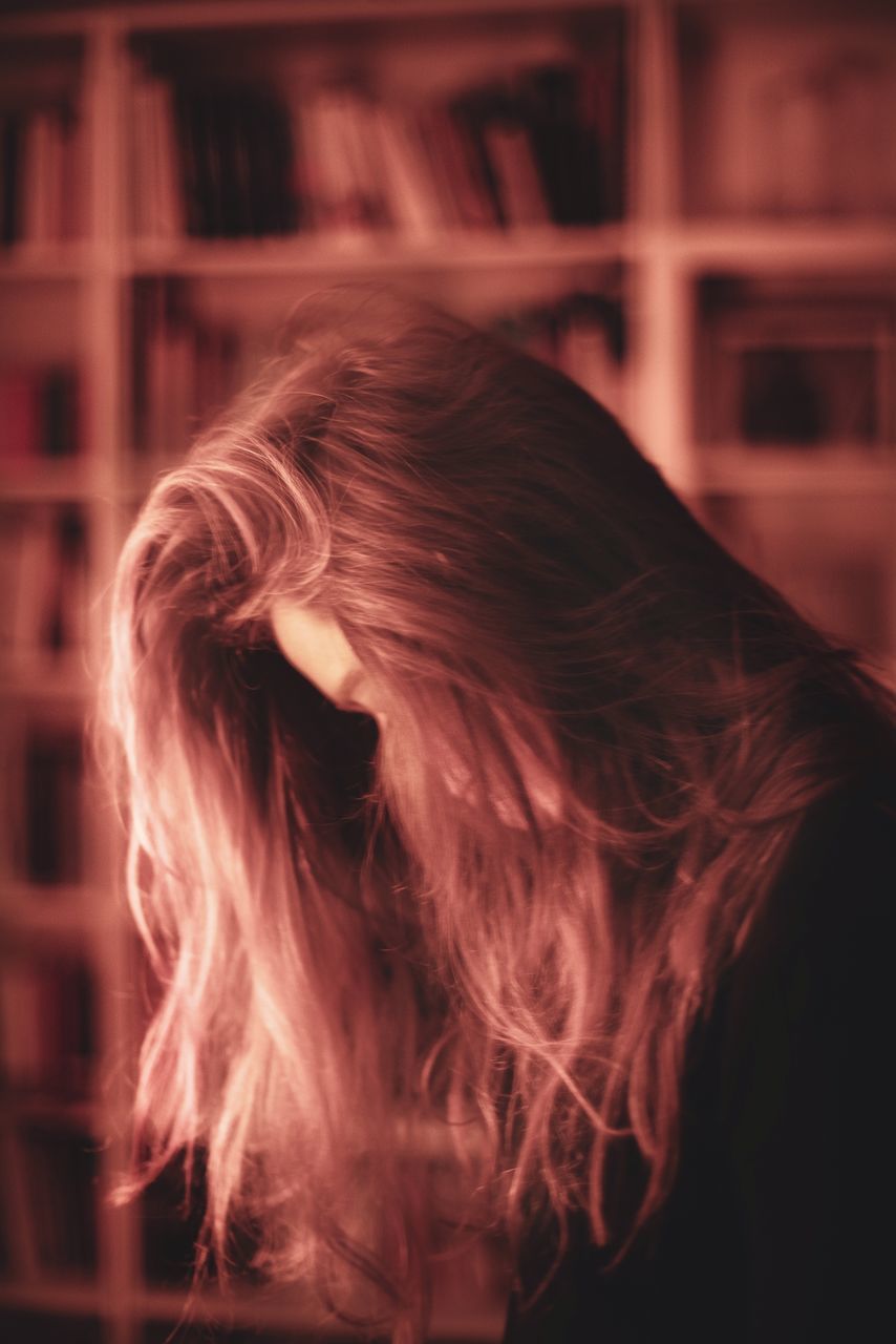 REAR VIEW OF WOMAN WITH HAIR