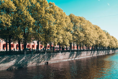 Group of people by the lake