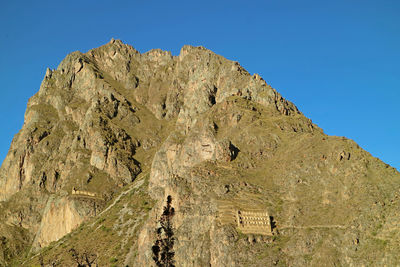 Ruins of pinkuylluna incan storehouses on pinkuylluna mountain , ollantaytambo, urubamba, peru
