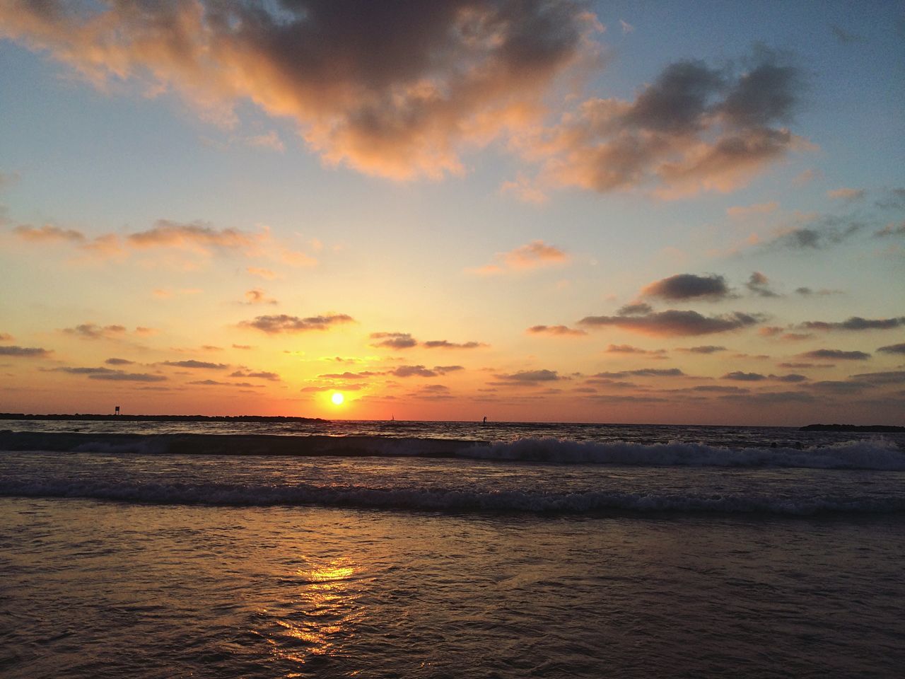 sunset, sea, water, scenics, tranquil scene, beauty in nature, horizon over water, sun, tranquility, orange color, sky, idyllic, beach, nature, waterfront, reflection, cloud - sky, sunlight, shore, rippled