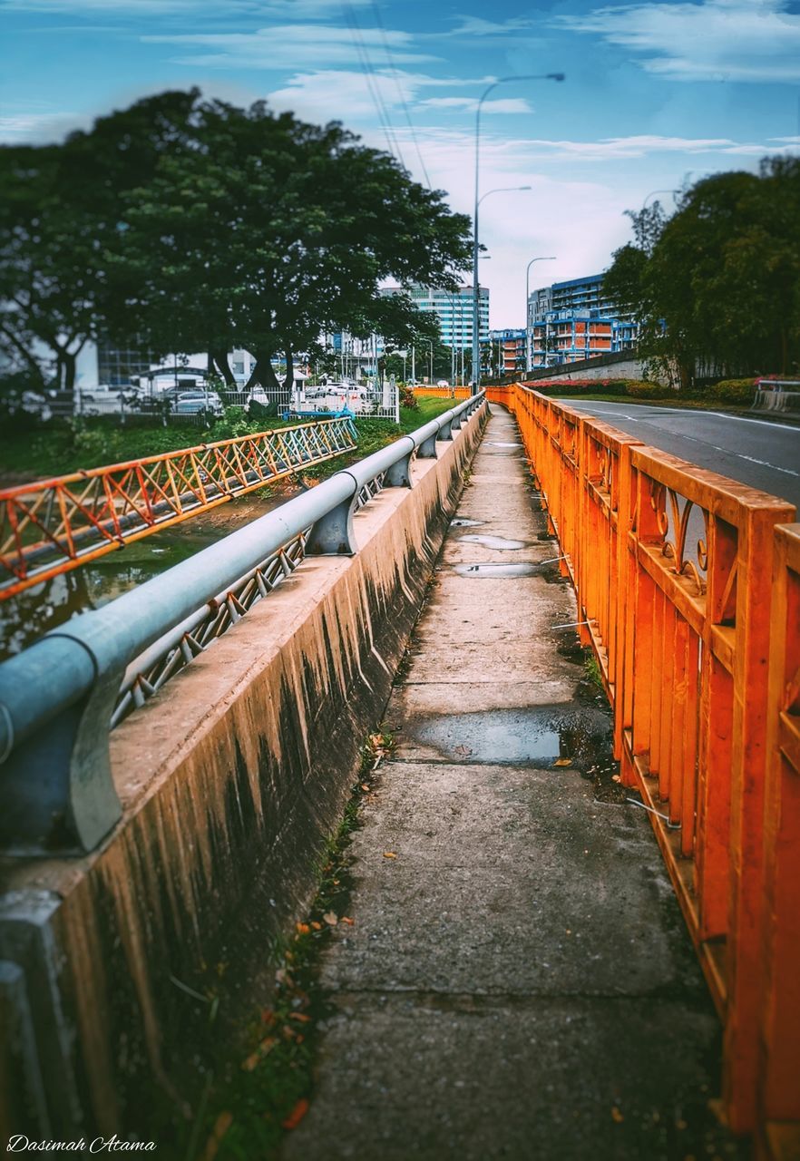 NARROW FOOTPATH ALONG CANAL