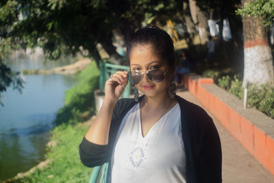 Portrait of young woman in sunglasses