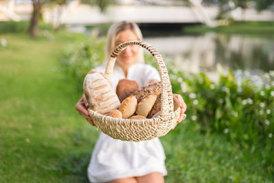 Cropped hand of woman holding seashell