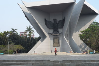 Statue against clear sky