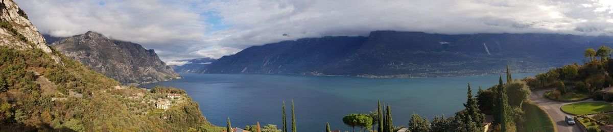 Panoramic view of lake and mountains against sky