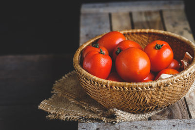 Close-up of tomatoes in bowl on table