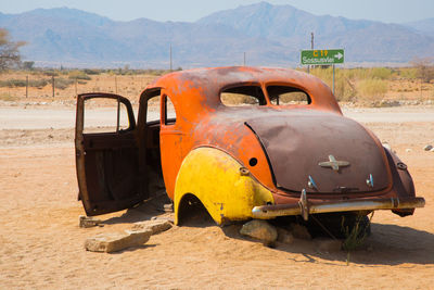 Abandoned car on road. sossusvlei, namibia