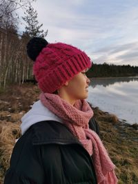 Full length of woman wearing hat