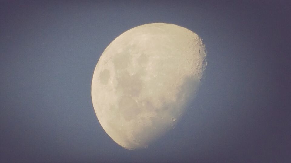 moon, low angle view, astronomy, sphere, sky, full moon, planetary moon, moon surface, circle, beauty in nature, nature, night, tranquility, space exploration, scenics, copy space, discovery, tranquil scene, majestic, outdoors