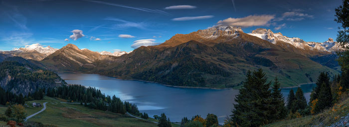 Panoramic view of lake and mountains against sky