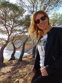 Portrait of smiling young woman wearing sunglasses