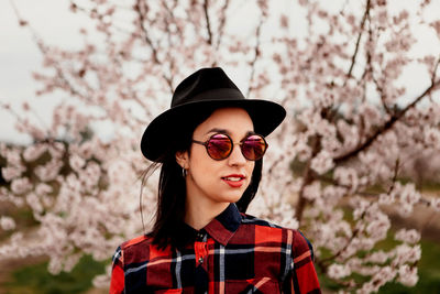 Portrait of beautiful young woman wearing sunglasses