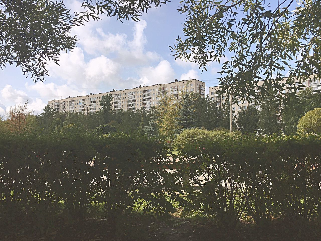 LOW ANGLE VIEW OF OLD BUILDING AGAINST SKY