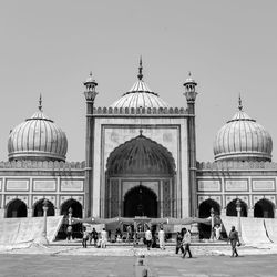 Delhi, india-april 15,2022- unidentified indian tourist visiting jama masjid during ramzan season