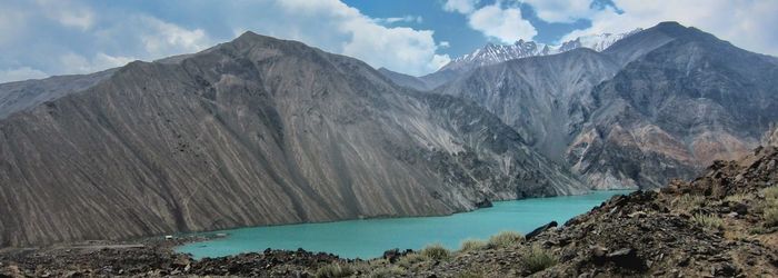 Panoramic view of lake and mountains against sky