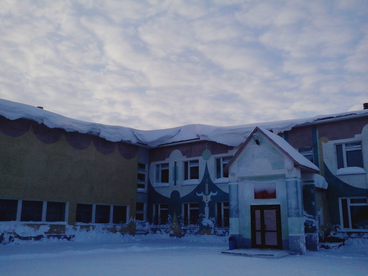 building exterior, snow, architecture, built structure, winter, cold temperature, house, sky, mountain, weather, residential structure, season, cloud - sky, residential building, covering, roof, cloud, cloudy, nature, outdoors