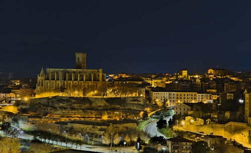 Panoramic view of the city of manresa at night