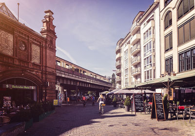 Empty footpath along buildings