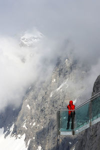 Man skiing