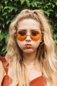 Close-up portrait of woman with sunglasses