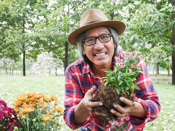Portrait of a smiling young man wearing hat