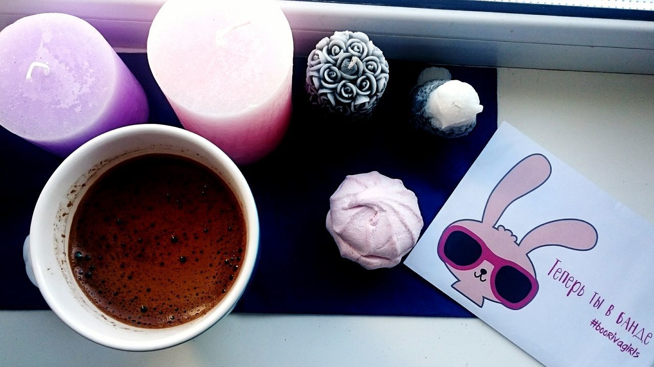 CLOSE-UP OF DRINK IN CUP ON TABLE