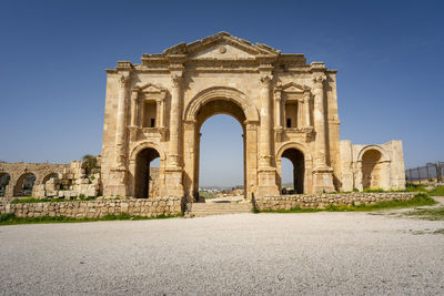 Arch of hadrian at the roman ruins of jerash, jordan.