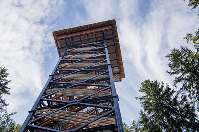 Low angle view of skyscraper against sky