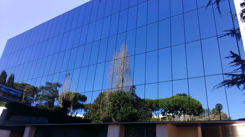 Low angle view of skyscraper against sky