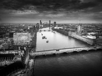 Black and white perspective from above in london eye.