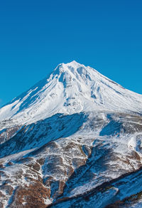 Vilyuchinsky volcano in the snow. kamchatka peninsula in winter