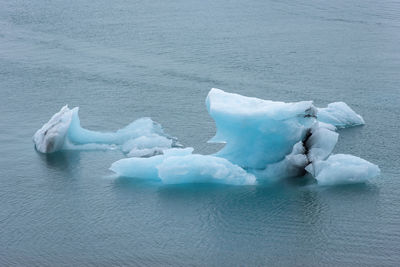 Floating icebergs in jokulsarlon glacial lagoon, iceland