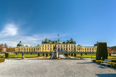 The drottningholm palace is the private residence of the swedish royal family in stockholm, sweden