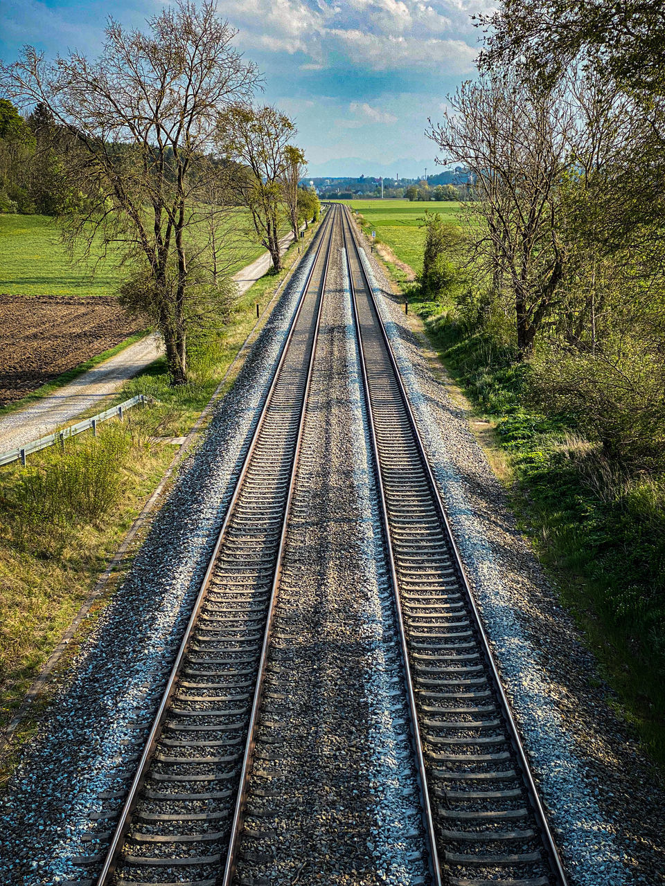 SURFACE LEVEL OF RAILROAD TRACK