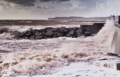 Waves splashing on rocks