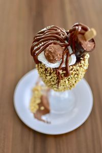 Close-up of chocolate cake in plate on table