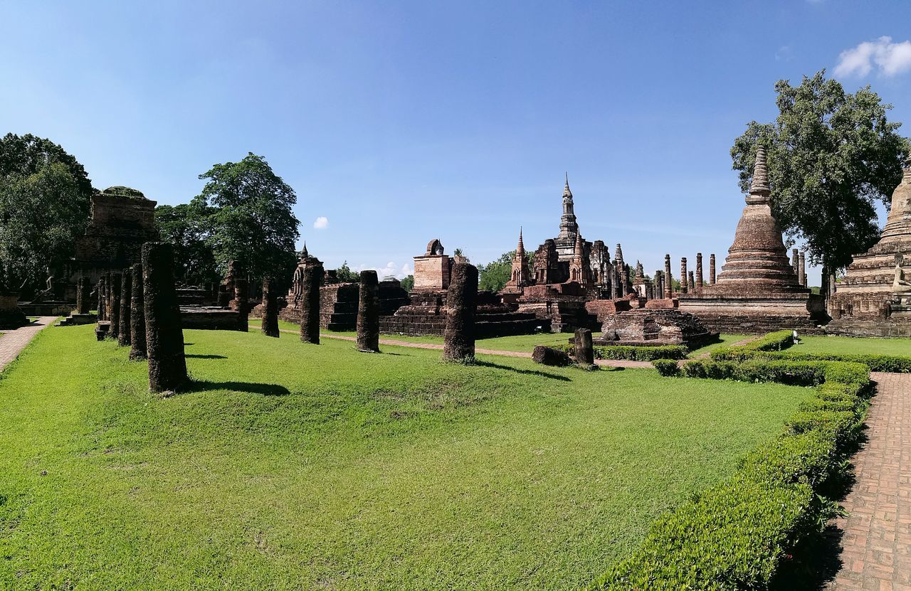 VIEW OF STATUES ON GRASS