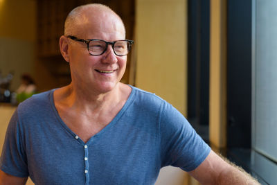 Portrait of smiling man wearing eyeglasses