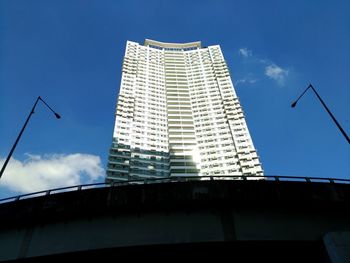 Low angle view of modern skyscraper against sky