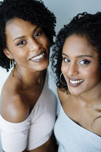 Portrait of two african women next to each other
