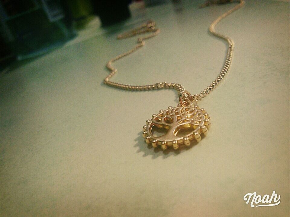 Gold necklet