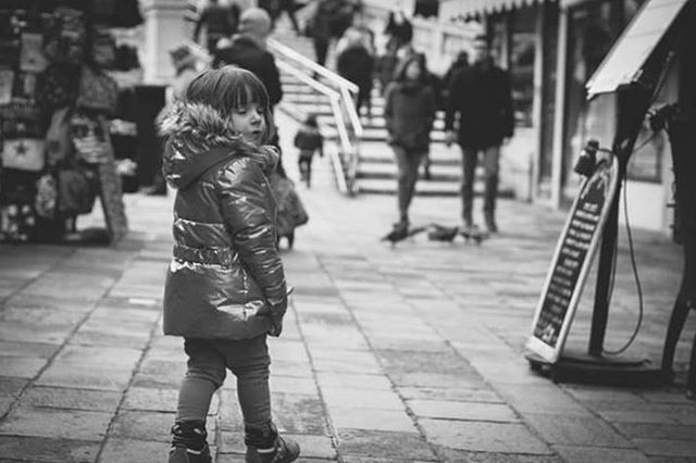 lifestyles, men, walking, rear view, person, leisure activity, city life, casual clothing, full length, street, city, incidental people, built structure, architecture, building exterior, standing, sidewalk