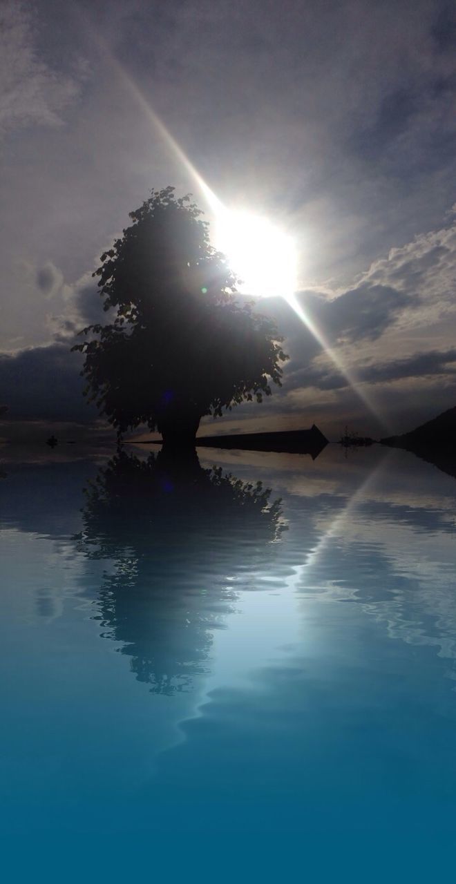 water, reflection, sun, tranquil scene, tranquility, beauty in nature, scenics, sky, sunbeam, sunlight, nature, waterfront, lake, lens flare, sea, idyllic, cloud - sky, sunny, outdoors, blue