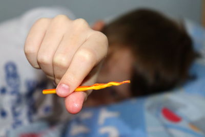 Close-up of hand holding leaf