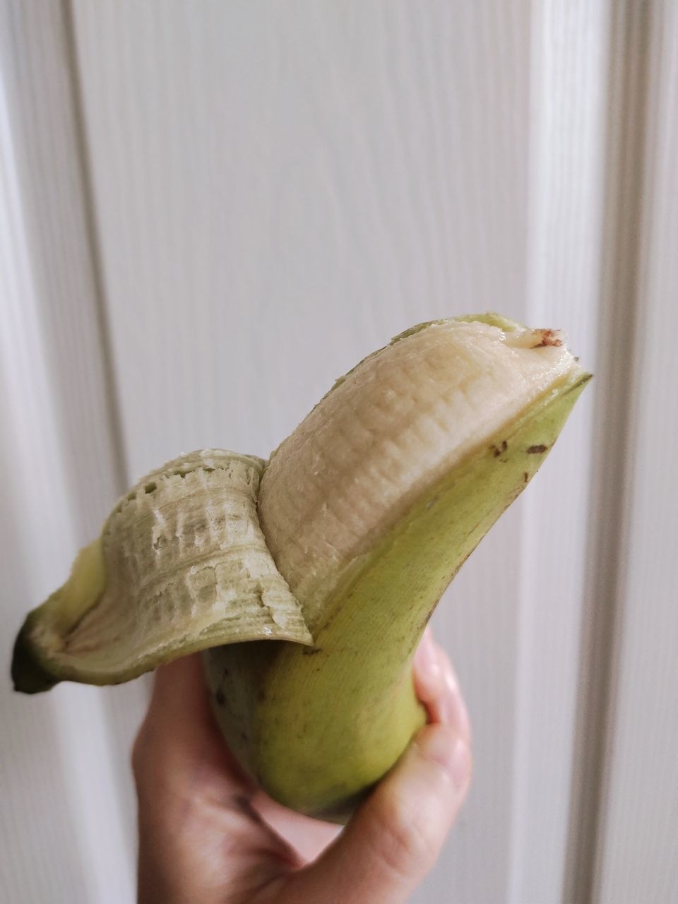 hand, food, food and drink, healthy eating, produce, one person, plant, freshness, wellbeing, holding, fruit, close-up, indoors, adult, banana, leaf, lifestyles