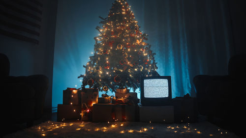 Christmas tree in a house with sofas and white carpet