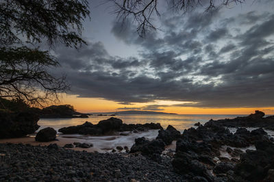 Scenic view of sea against sky during sunset, makena bay, maui, hawaii