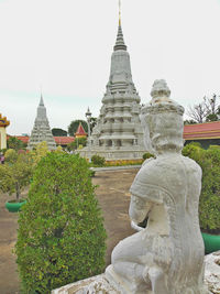 Statue of pagoda against the sky